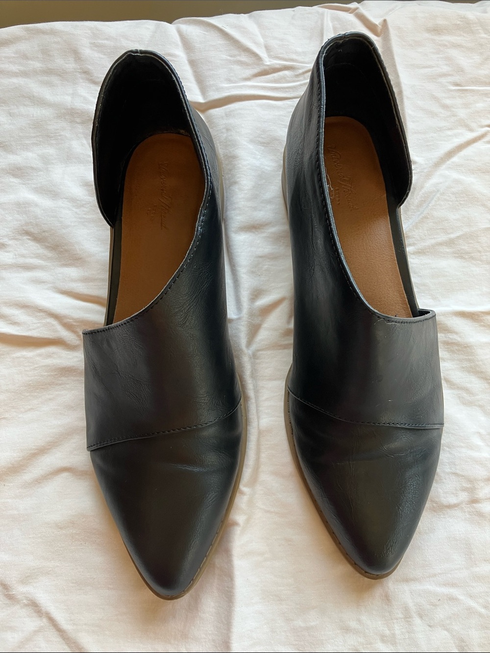 Universal Threads Black Pointed Leather Mules- size 7